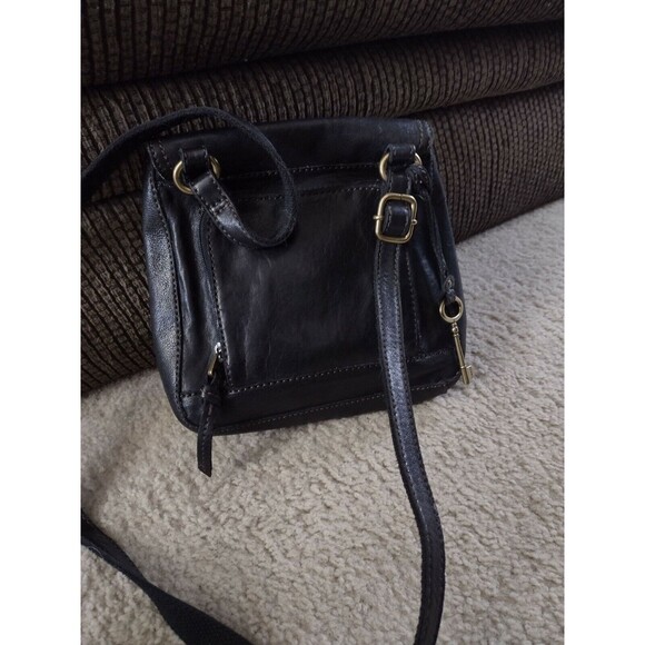 **Last Chance!! Final Sale** Fossil black leather crossbody bag - Picture 2 of 12